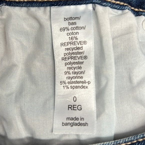 NWT - Maurices High-Rise "Boyfriend Edgely" Distressed Jeans - Size 0 Regular - Picture 10 of 11